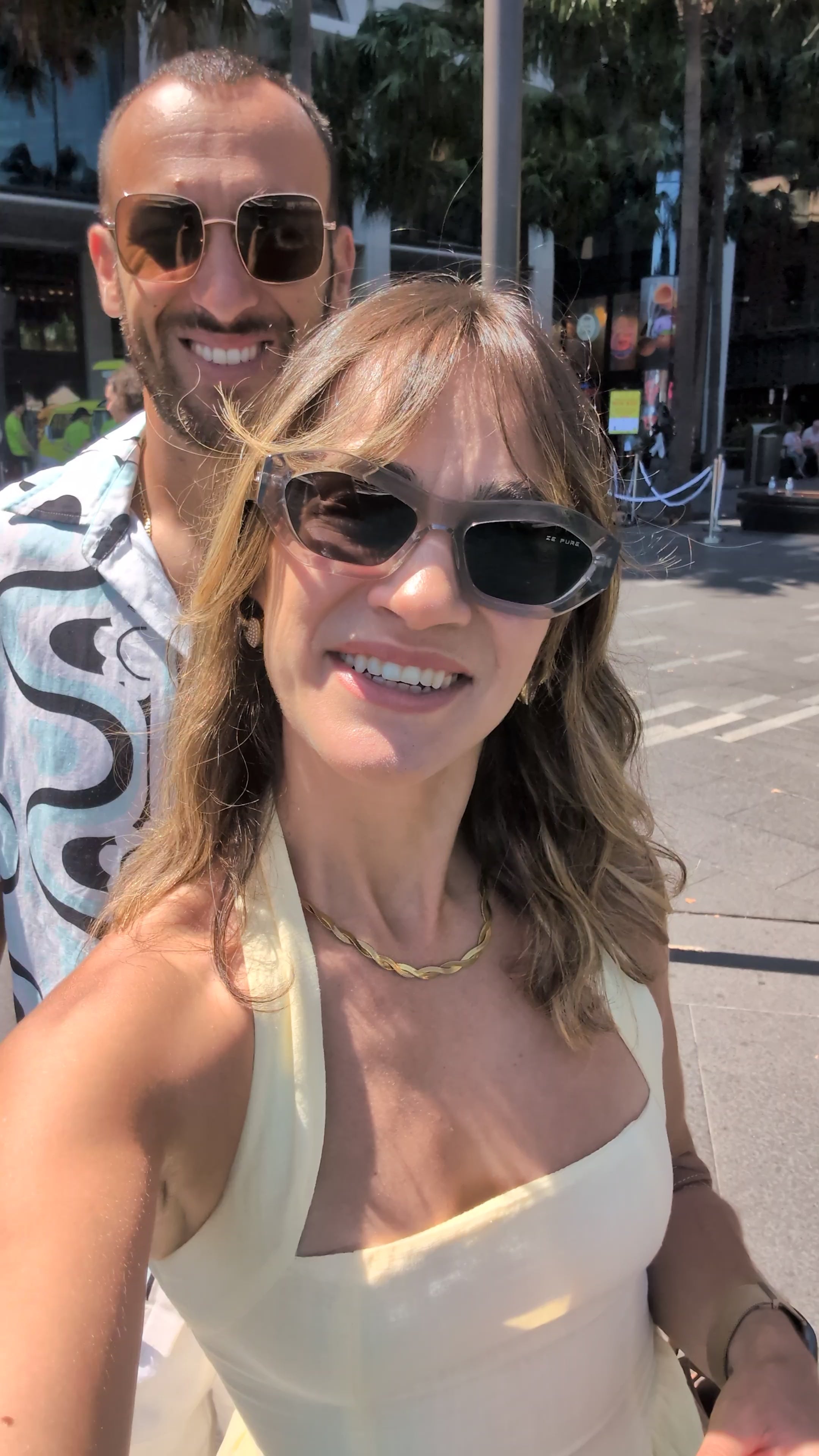 Video of Zepure's Sunny Confidence glasses